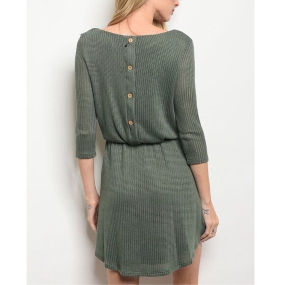 ✨ HOST PICK ✨ Green Button-Back Detailed Mini-Dress - Picture 3 of 4